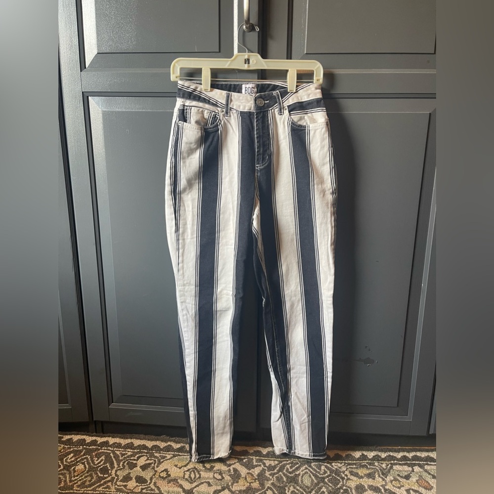 BDG Mom High-Waisted Jeans